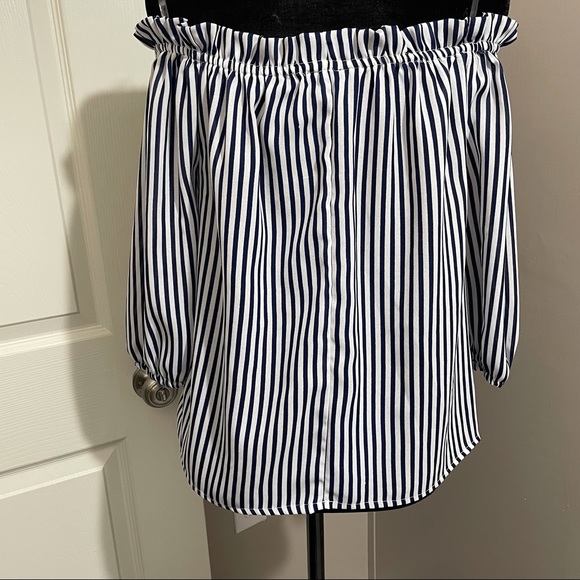 Charlotte Russe women’s striped blouse cold shoulder medium blue/white - Picture 7 of 8